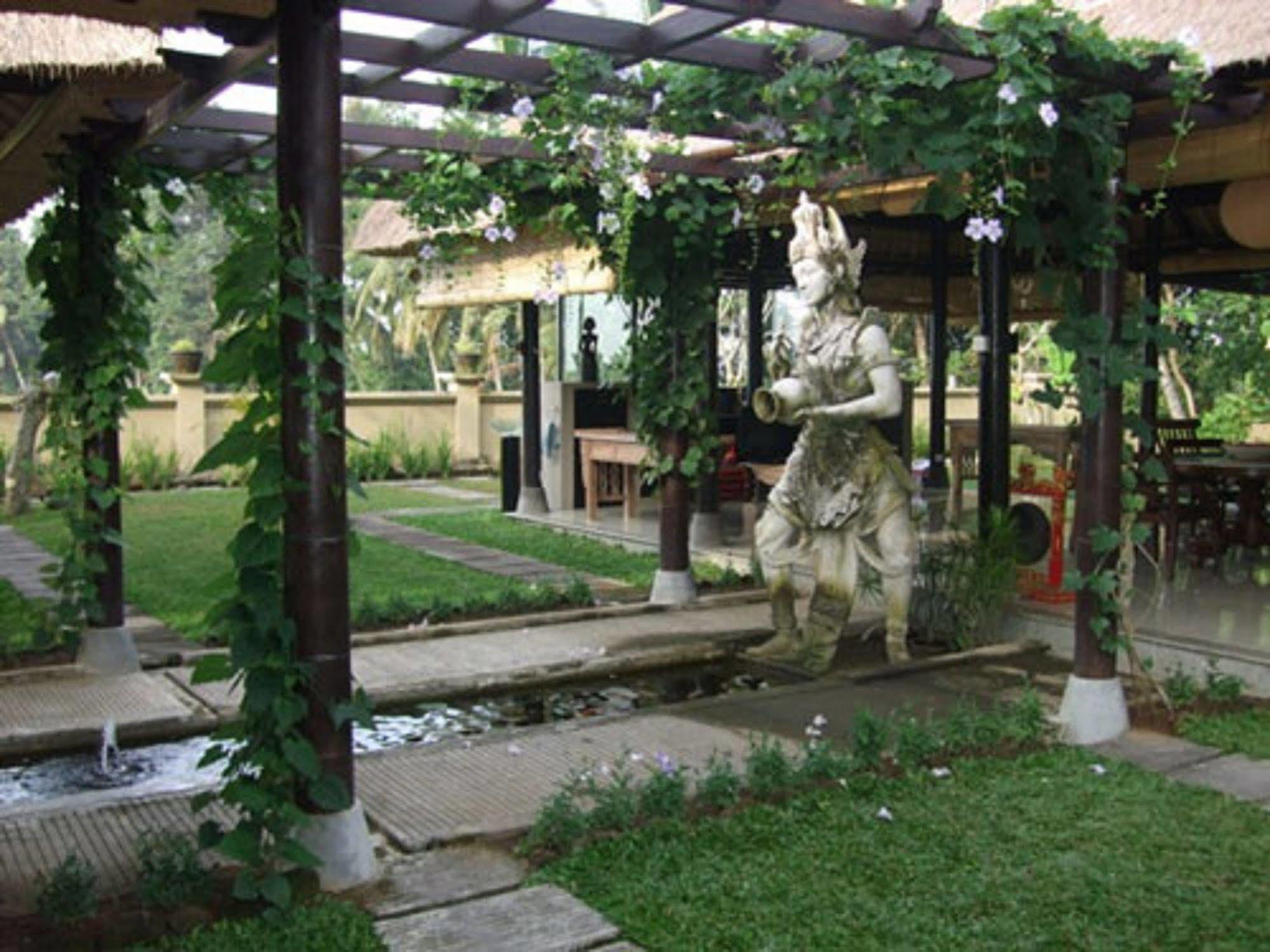 Puri Lotus Otel Ubud Dış mekan fotoğraf